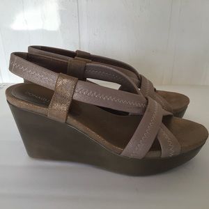 DONALD PLINER METALLIC CUTOUT WEDGE BRONZE SANDALS SIZE 9